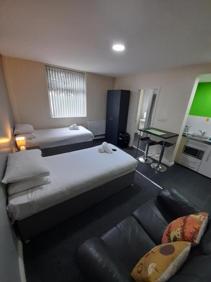 Lymedale Suites Studios & Aparthotel In Newcastle Under Lyme & Stoke Bagian luar foto