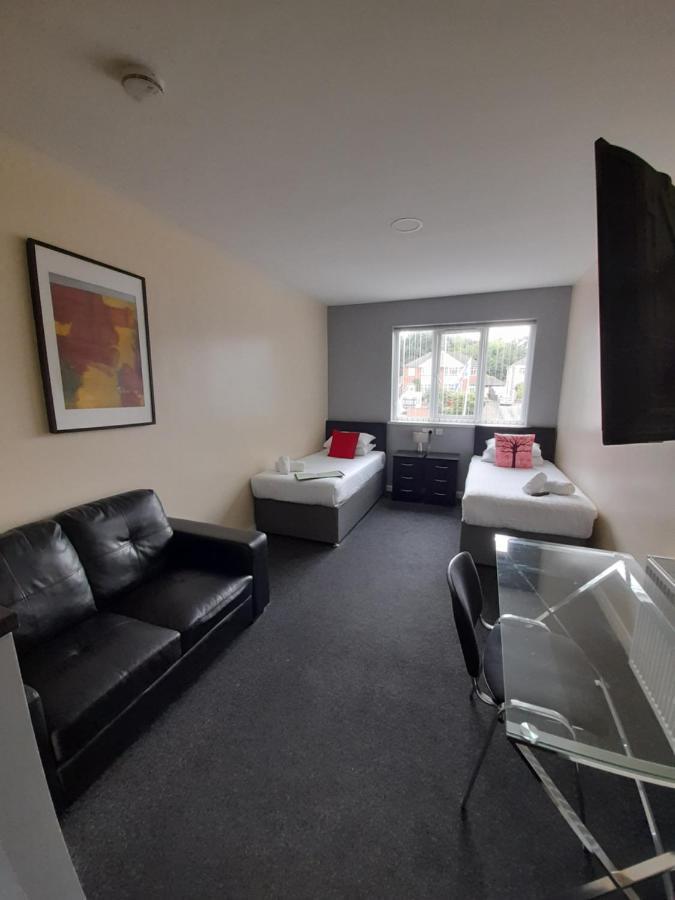 Lymedale Suites Studios & Aparthotel In Newcastle Under Lyme & Stoke Bagian luar foto