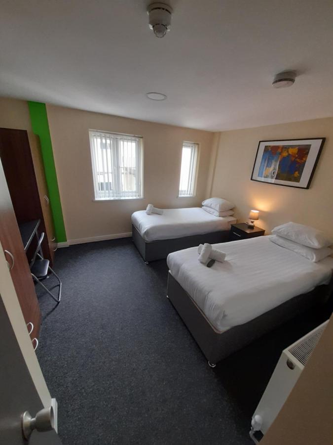 Lymedale Suites Studios & Aparthotel In Newcastle Under Lyme & Stoke Bagian luar foto