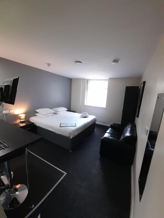 Lymedale Suites Studios & Aparthotel In Newcastle Under Lyme & Stoke Bagian luar foto