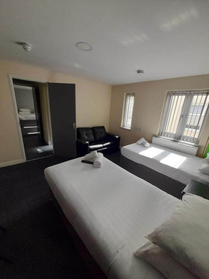 Lymedale Suites Studios & Aparthotel In Newcastle Under Lyme & Stoke Bagian luar foto