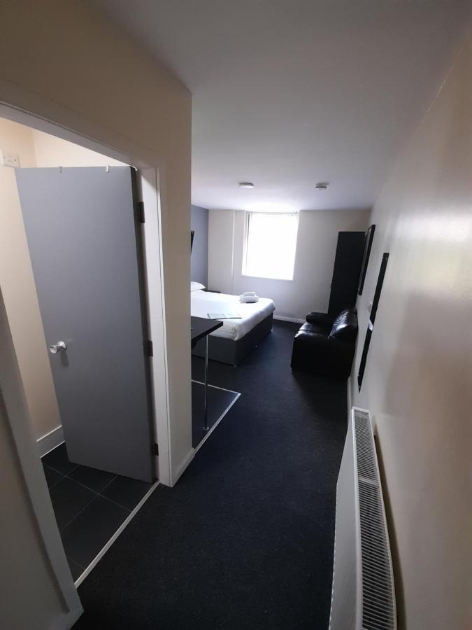 Lymedale Suites Studios & Aparthotel In Newcastle Under Lyme & Stoke Bagian luar foto