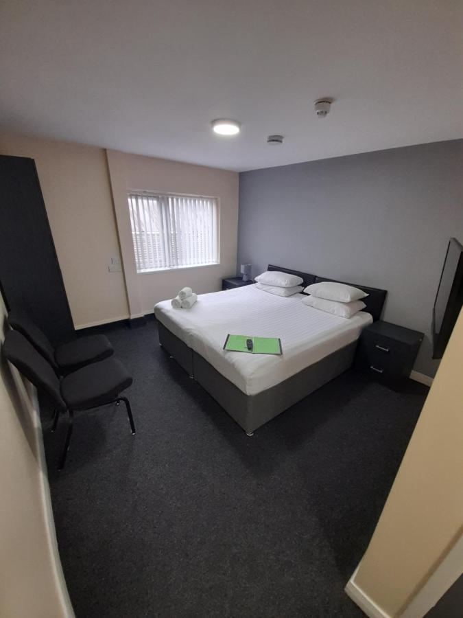 Lymedale Suites Studios & Aparthotel In Newcastle Under Lyme & Stoke Bagian luar foto