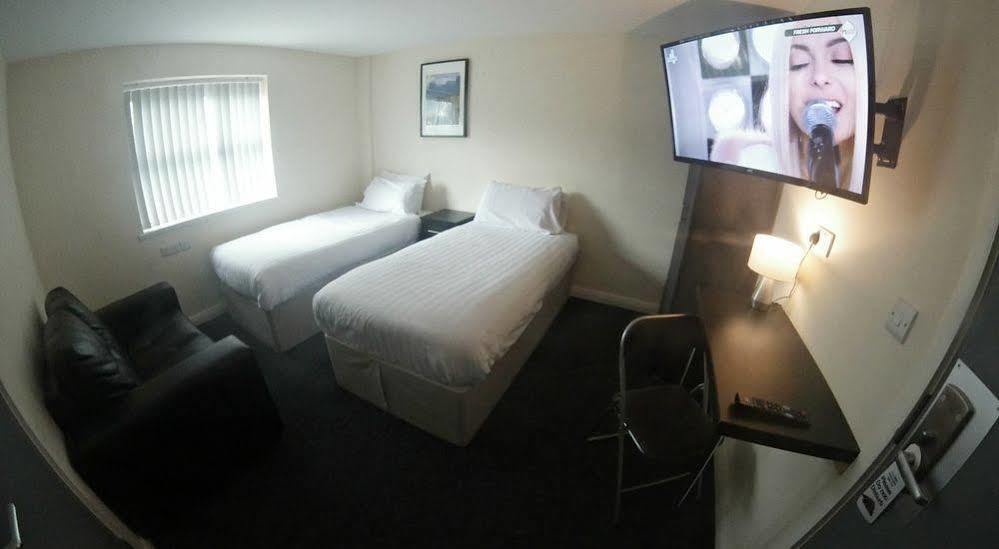 Lymedale Suites Studios & Aparthotel In Newcastle Under Lyme & Stoke Bagian luar foto