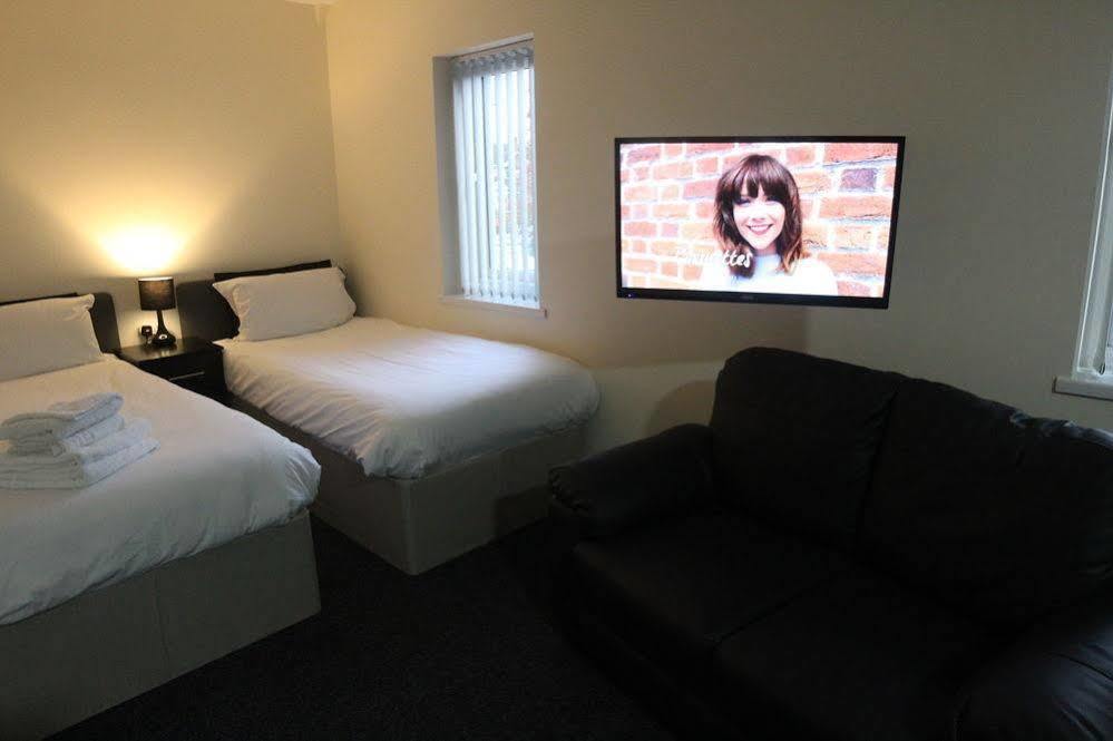 Lymedale Suites Studios & Aparthotel In Newcastle Under Lyme & Stoke Bagian luar foto